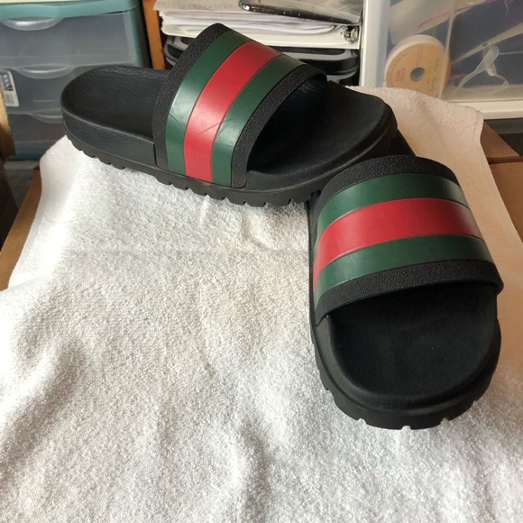 Gucci Men’s Web Rubber Slides - Picture 6 of 6